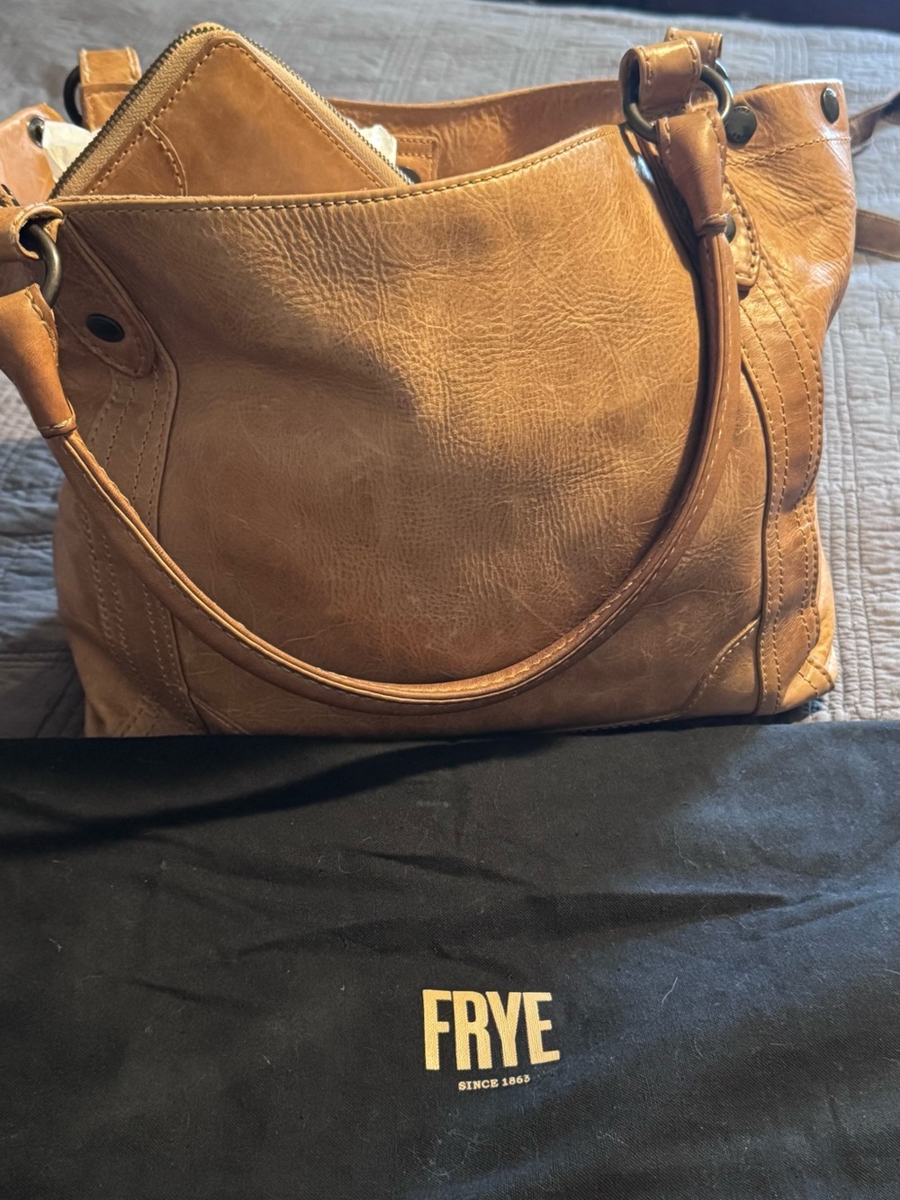Frye Saddle Leather Shoulder Bag in Tan Brown